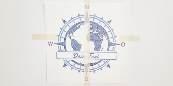 Sitzt er an der richtigen Position, fixierst du ihn mittig ebenfalls mit Kreppband.